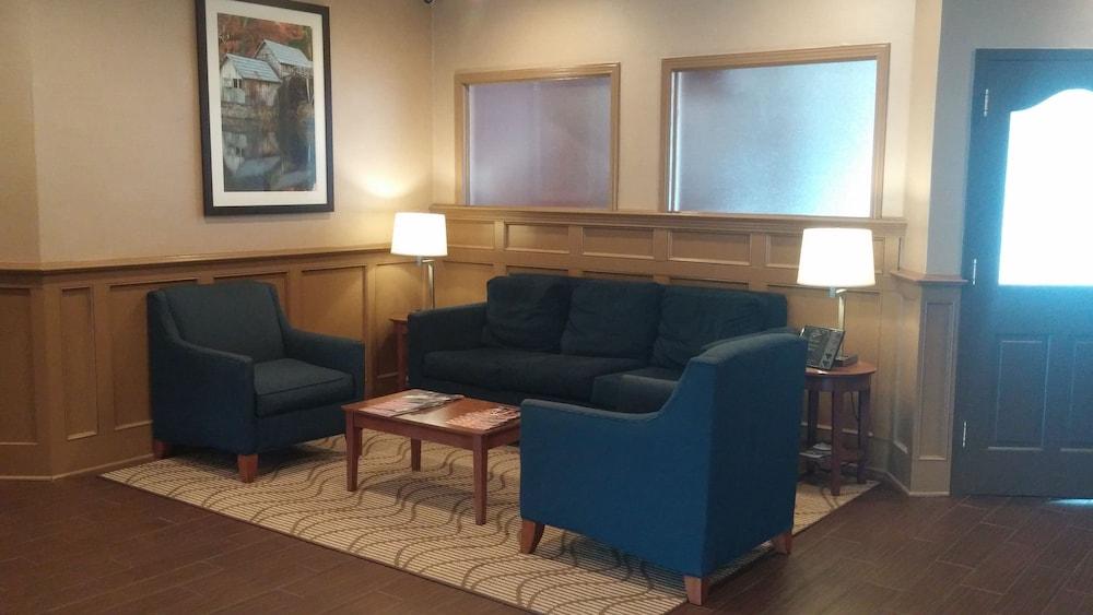 Comfort & - Lexington Near I-81 And I-64 Hotel 2*